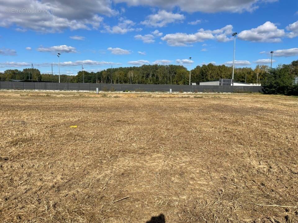 Terrain à CHOISY-AU-BAC