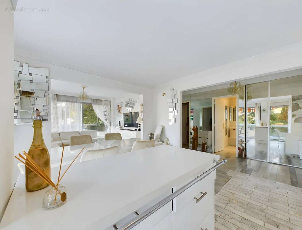 À vendre : appartement 3 pièces avec grande terrasse et piscine - photo 8