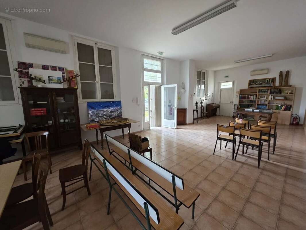 Commerce 68 m² à Fourques  - photo 5