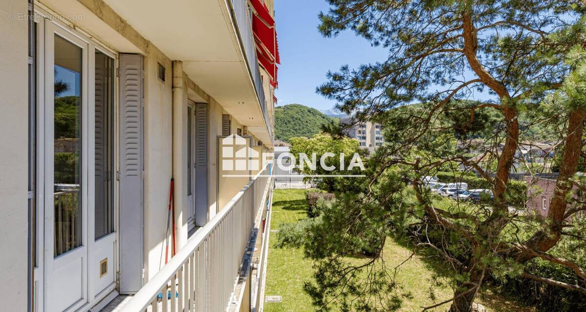 Appartement à LE PONT-DE-CLAIX