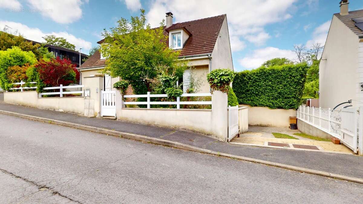 Maison à COUBRON