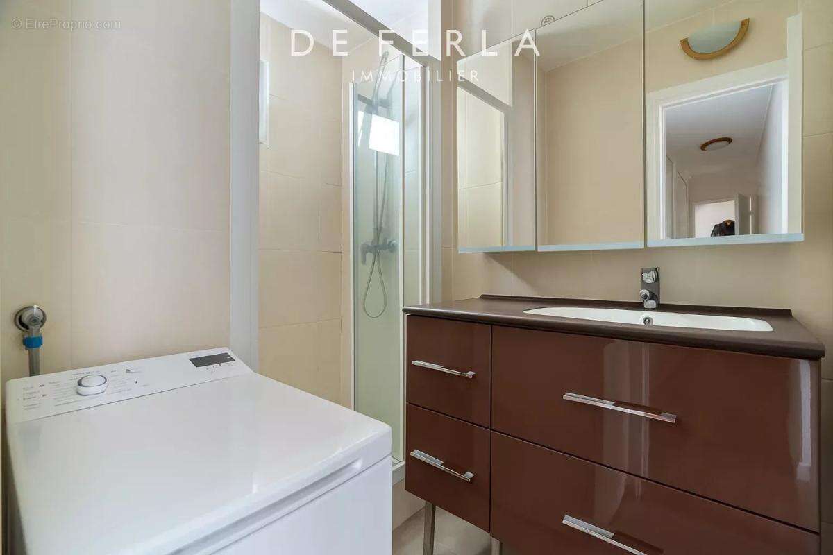 Appartement à PARIS-14E