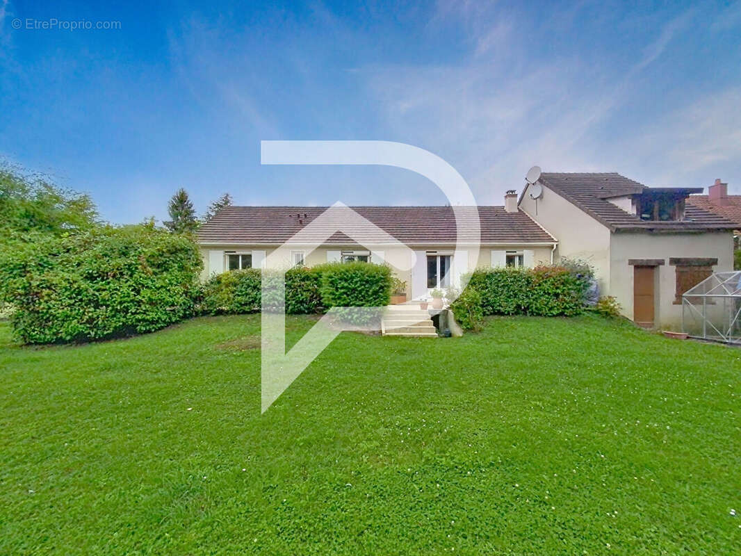 Maison à SAINTE-GEMME-MORONVAL