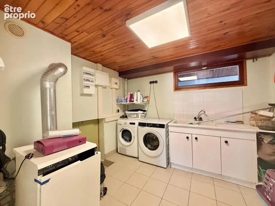 Maison avec sous-sol - 3 chambres et 2 bureaux - Terrain 730 m² avec piscine - photo 14
