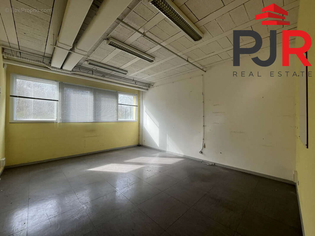 Commerce à GONDREVILLE