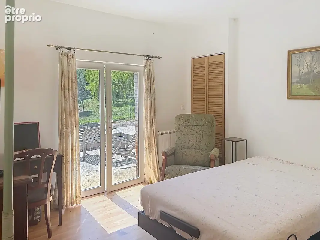 Propriété T7 avec studio, dépendances, garage et 6 035 m2 de terrain - photo 8