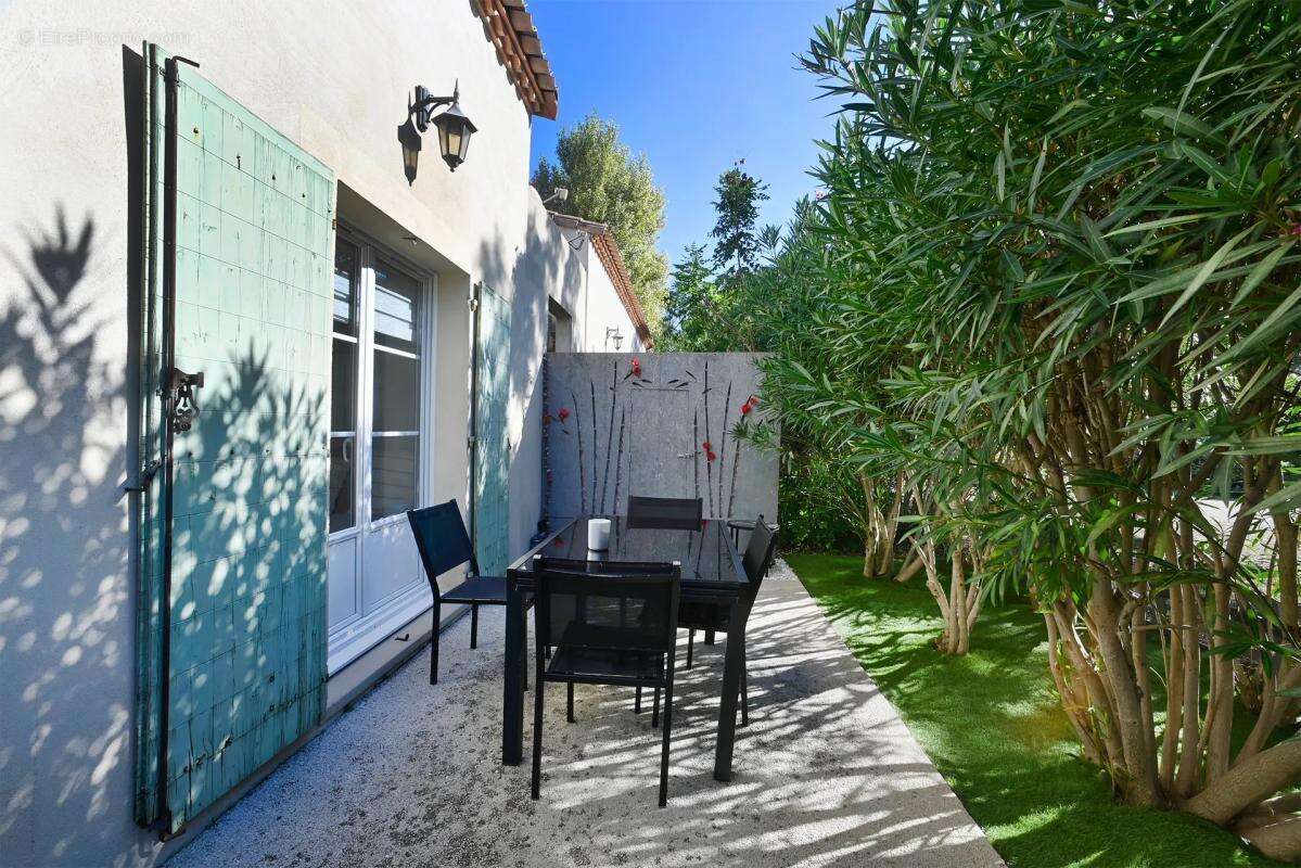 Maison à GALLARGUES-LE-MONTUEUX