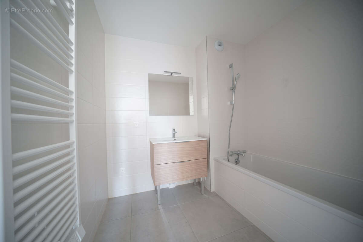 Appartement à SAINT-MARTIN-D'HERES