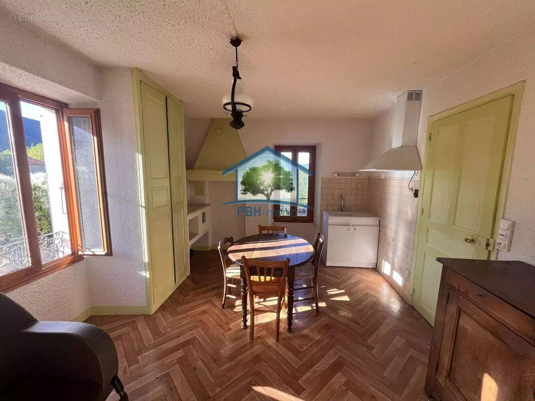 Maison à ASPRES-SUR-BUECH