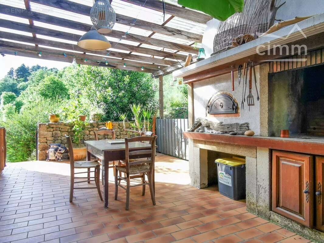 Mas sur 4hec avec rivière, jardin, piscine et dépendance à rénover - photo 27