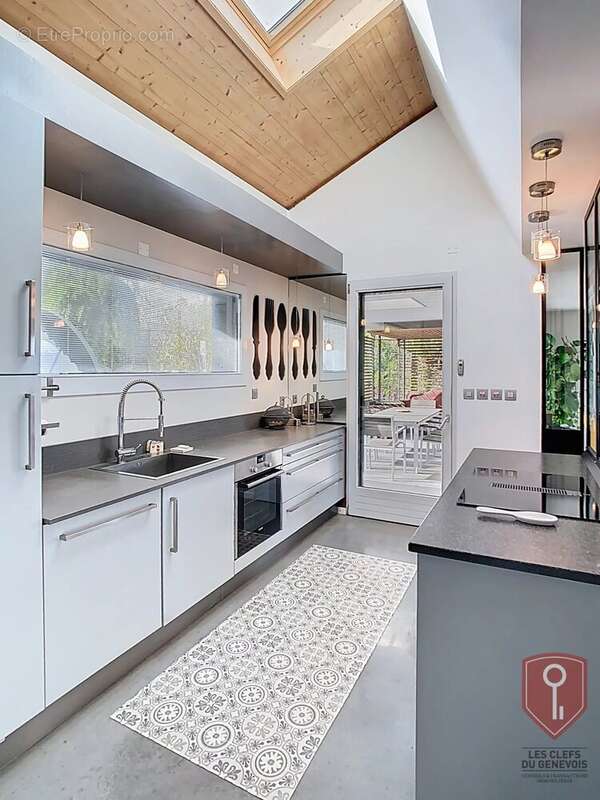 Maison à COLLONGES-SOUS-SALEVE