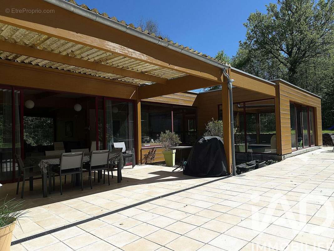 Maison 306 m² à Vinzelles  - photo 9