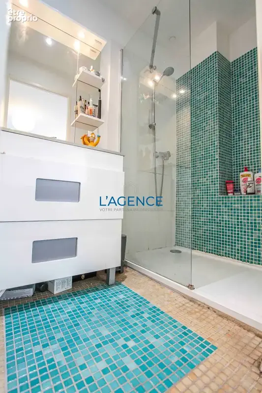 Appartement 5 pièces de 146m2 habitables  au premier et dernier étage avec 2 stationnements extérieur - photo 4