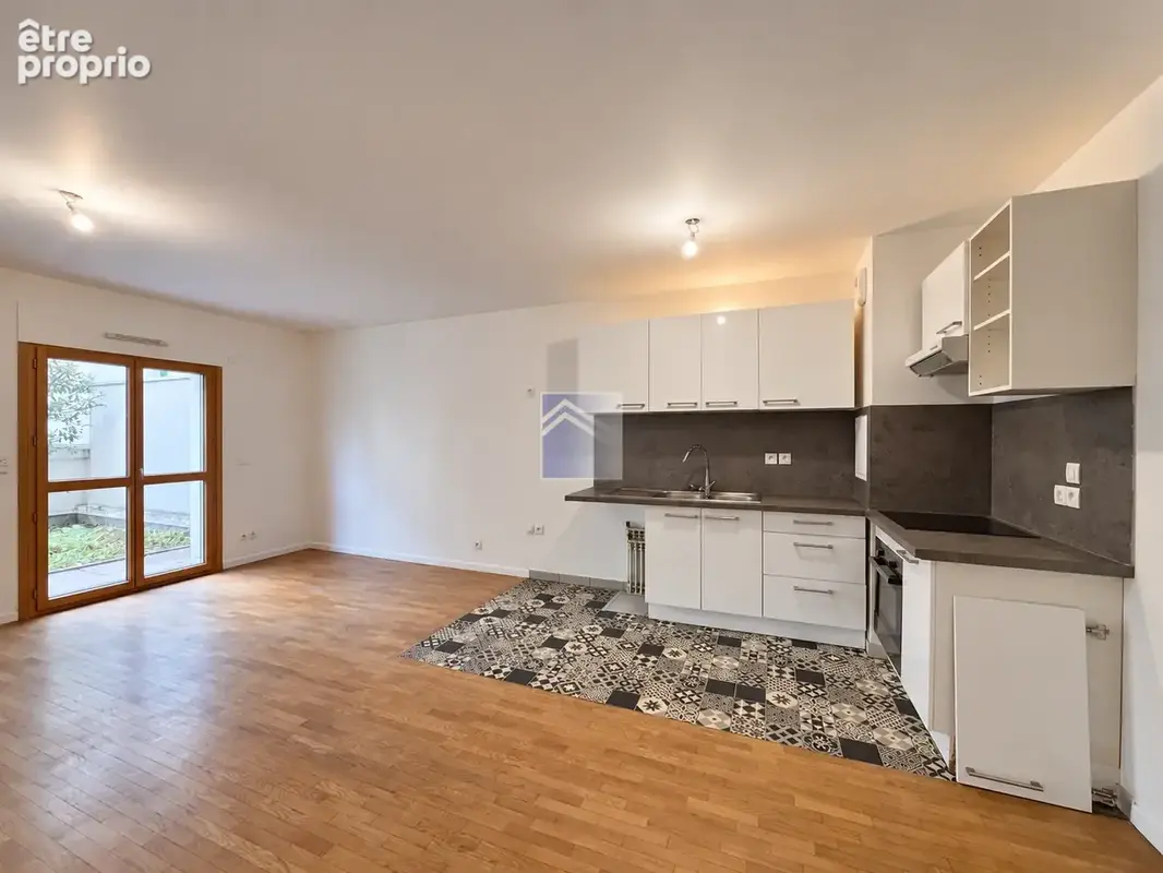 Courbevoie - RDJ - 2 pièces - 55.7m2 - Jardin 49m2- calme absolu ! Cave et Parking - photo 5