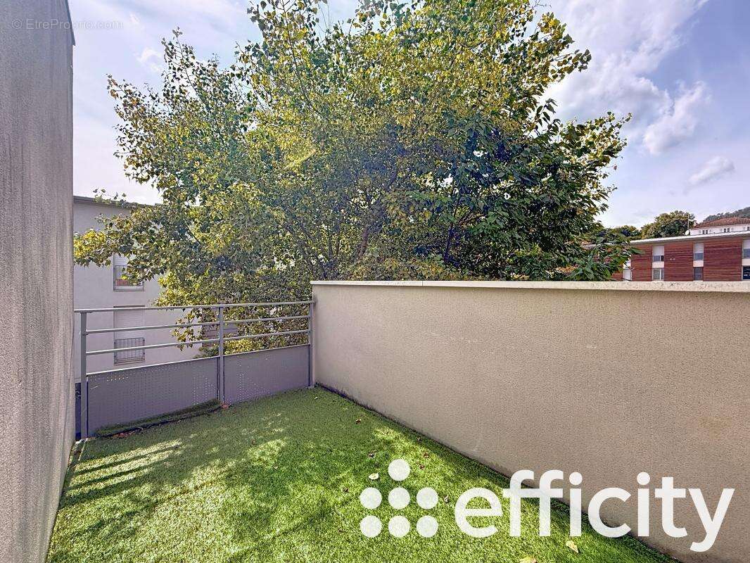 Appartement à COLLONGES-AU-MONT-D'OR