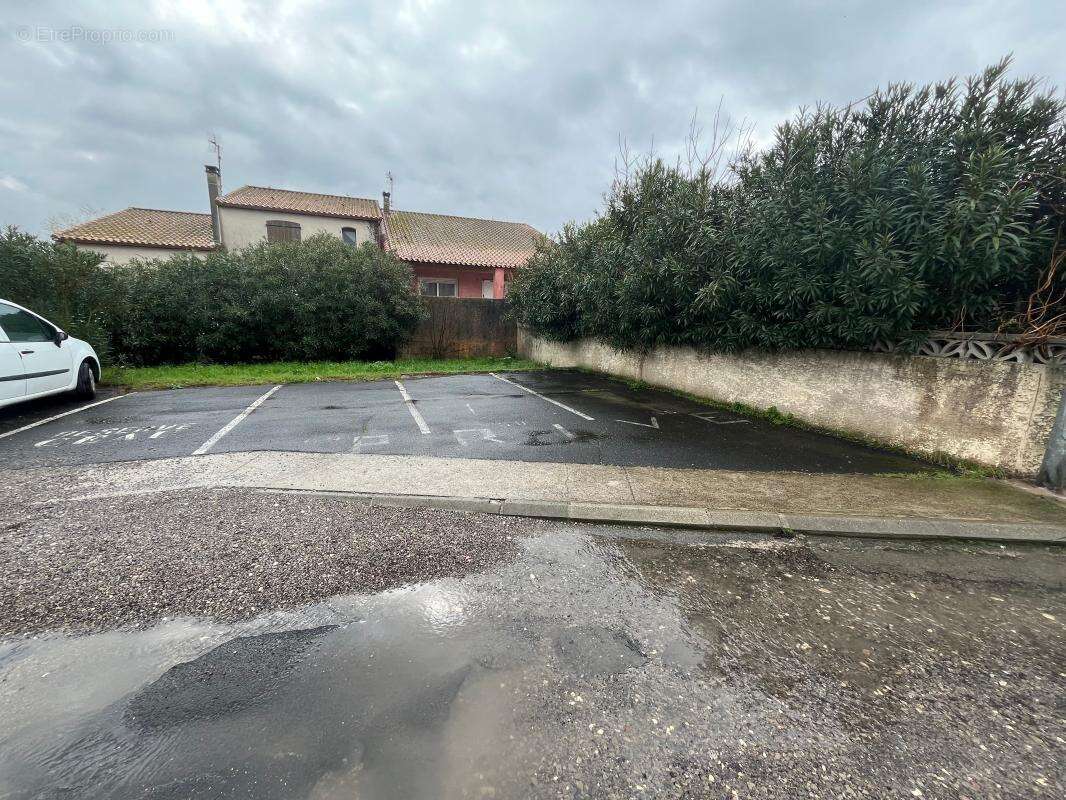 Parking à MEZE