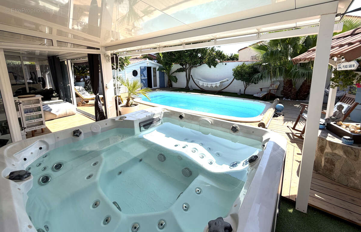 Vente villa Plain Pied entièrement rénovée + dépendance avec piscine et jacuzzi 66250 Saint Laurent de la Sala - photo 2
