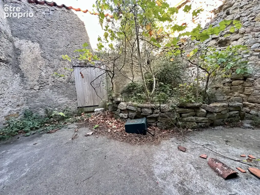 Maison de village avec terrain de plus d'un hectare et dépendance à rénover - photo 9