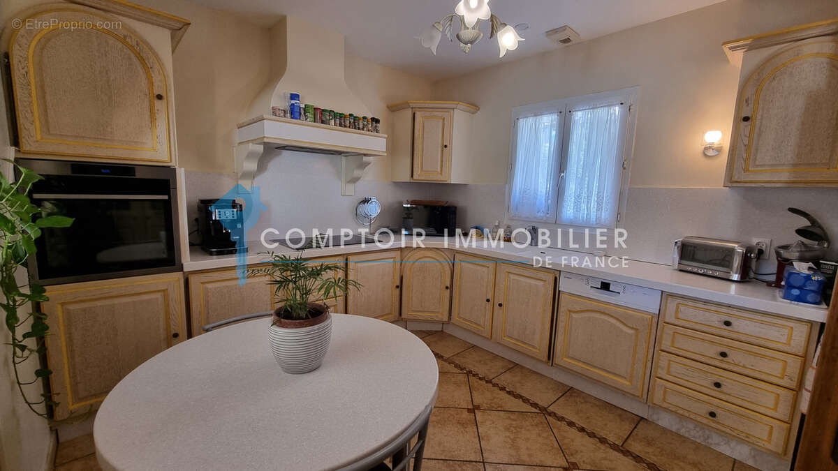 VAR (83) - À VENDRE - LA MOTTE - Superbe Villa 4 chambres avec piscine dans un environnement bucolique - photo 8