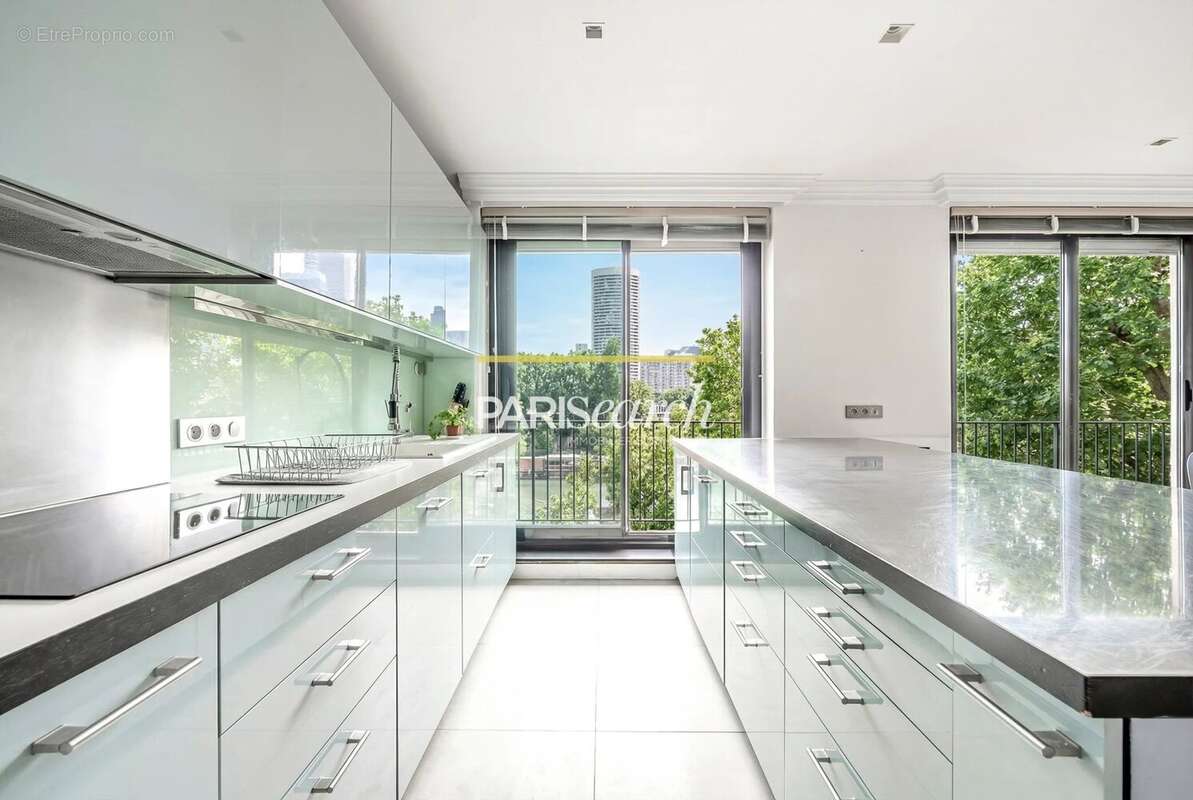 Appartement à NEUILLY-SUR-SEINE