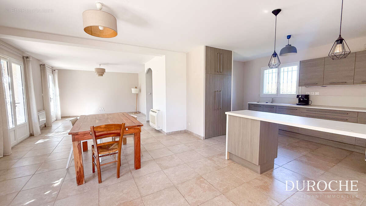 Maison à SAUVETERRE