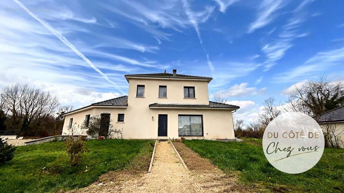 Maison à ESCLAVOLLES-LUREY