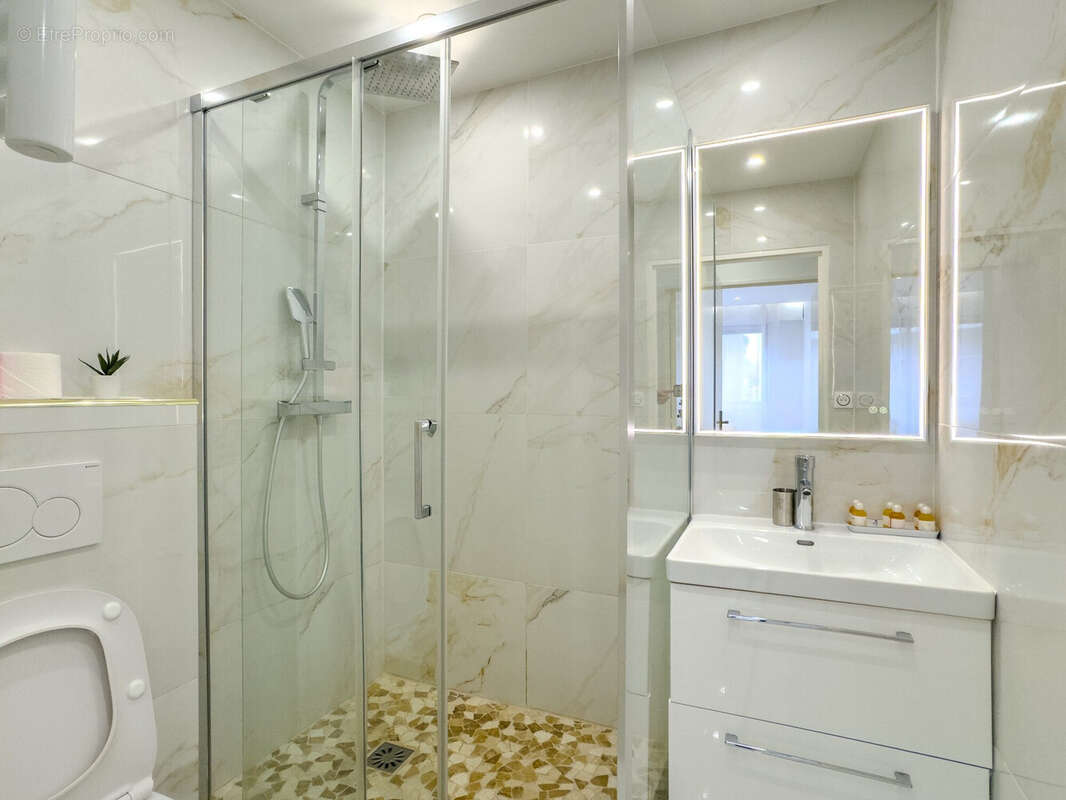 Appartement à COURBEVOIE