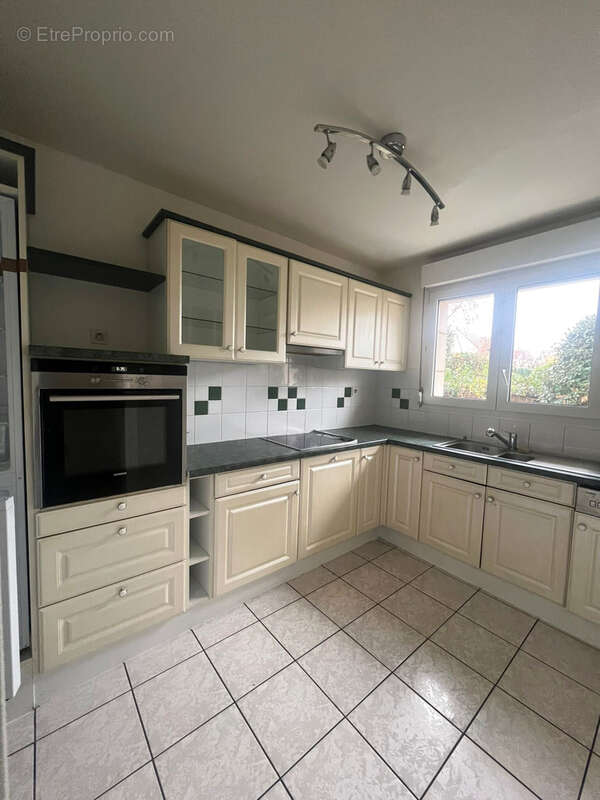 Maison à VOISINS-LE-BRETONNEUX