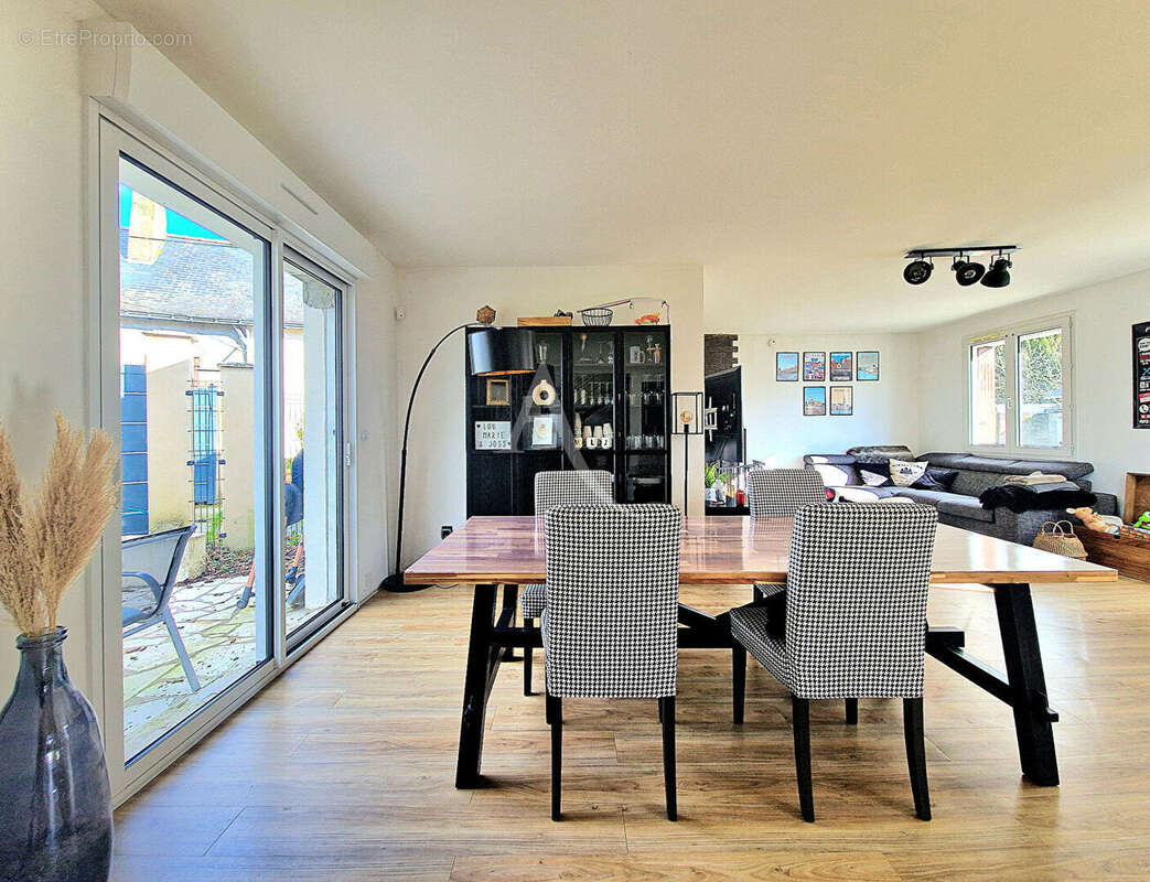 Maison à CHATEAUNEUF-SUR-SARTHE