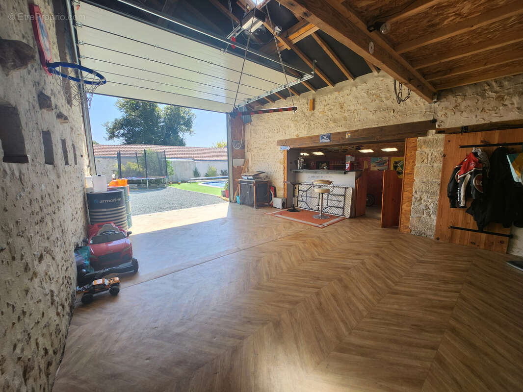 Maison en pierre 6 chambres et grand garage, piscine et terrain clos. - photo 18