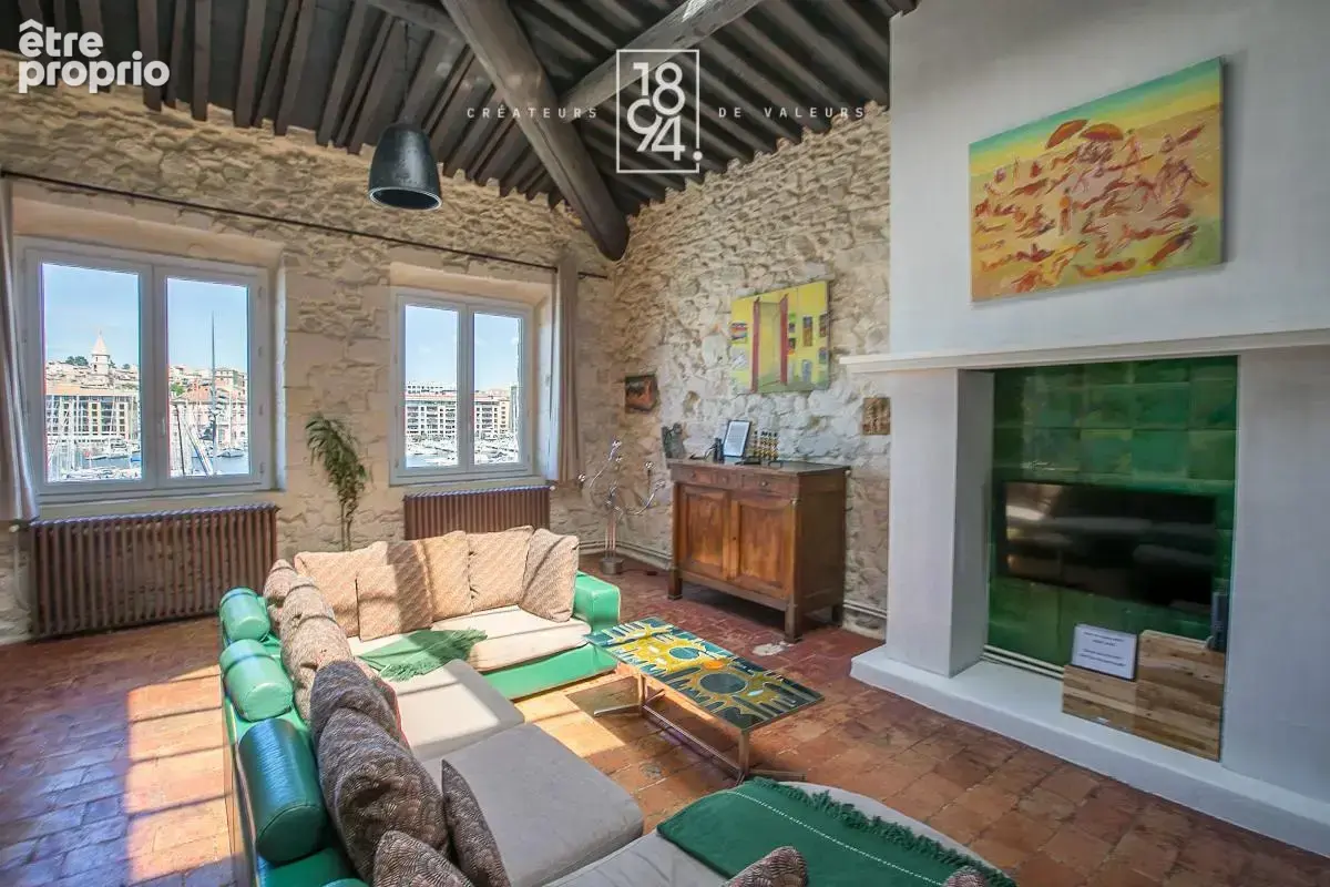 Duplex de type 3/4 entièrement rénové, d’une superficie de 130 m², situé secteur Vieux-Port avec vue mer - photo 2