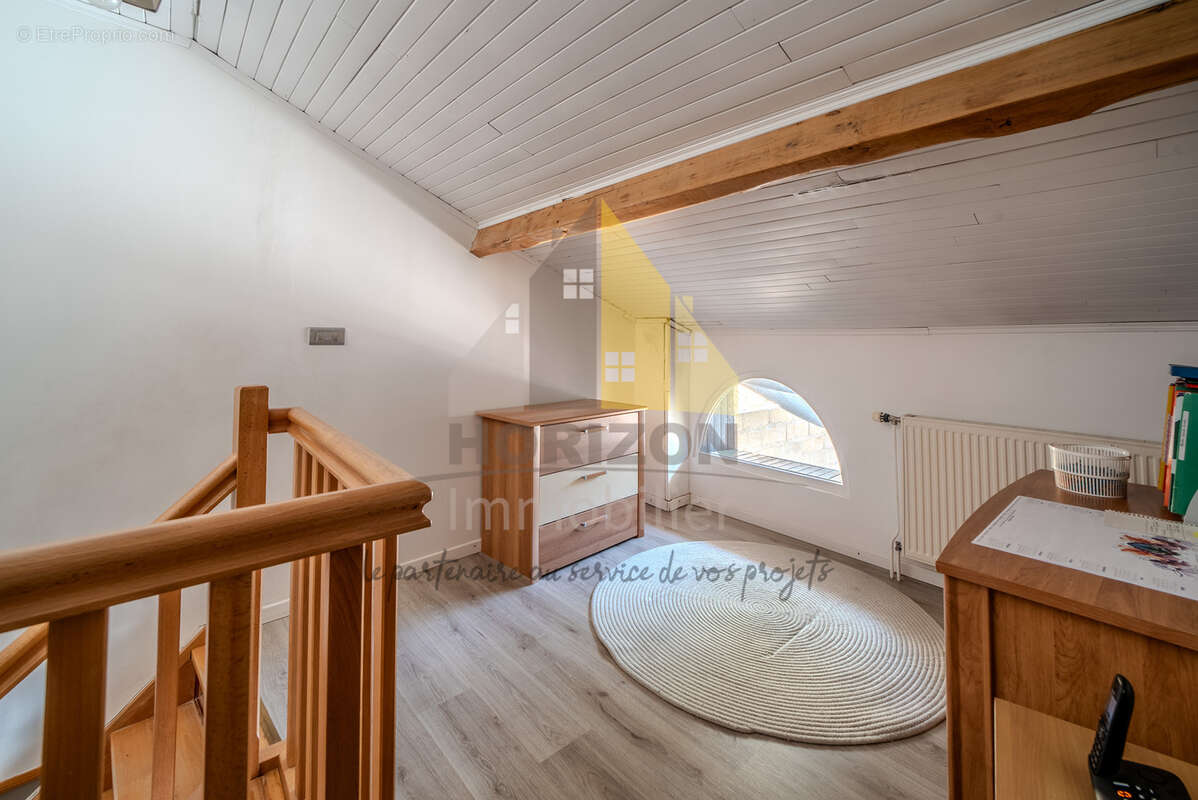 Maison de village mitoyenne d'un côté et son terrain attenant ! - photo 6