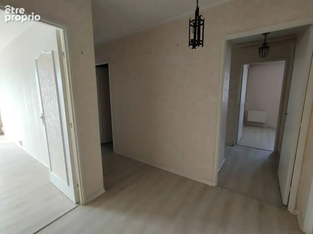 Appartement 80 m² à Chalus  - photo 9
