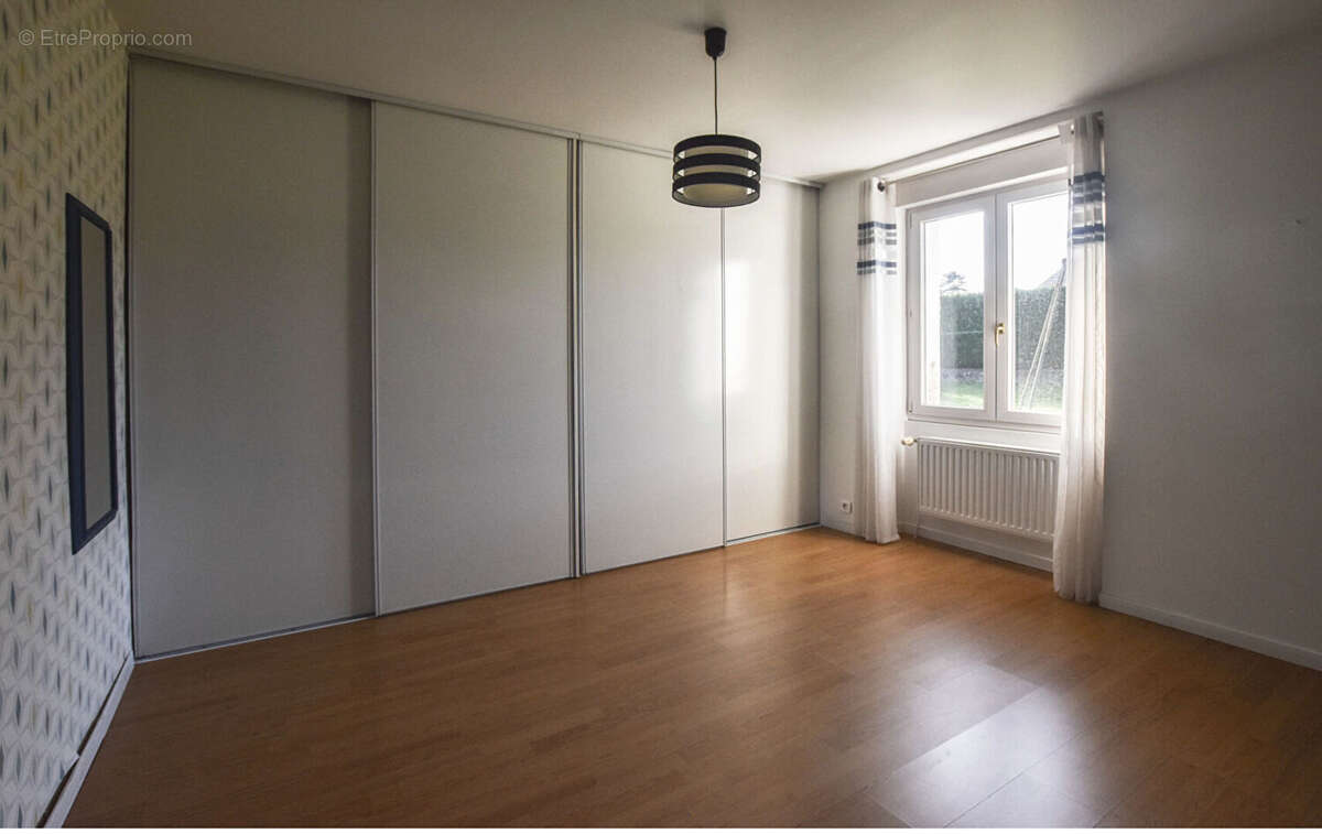 Devecey : Grande maison 248 m² sur 2016 m² de terrain avec dépendances - photo 12