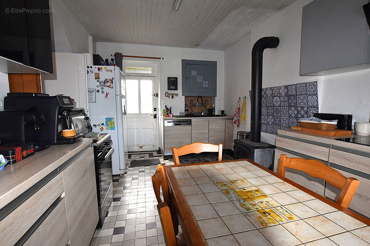 Maison à MONTCOMBROUX-LES-MINES