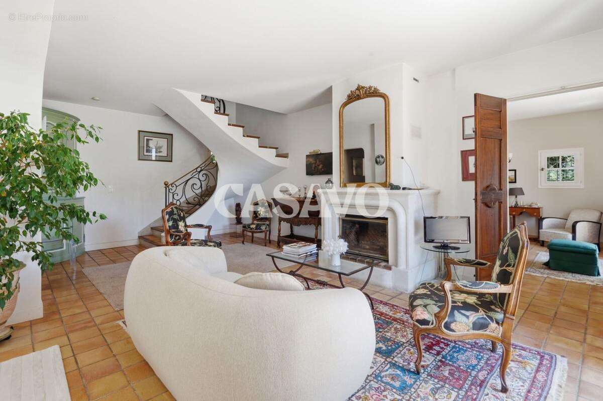 Vente Villa 8 pièces de 272m² - 13100 Saint-Marc-Jaumegarde - photo 14