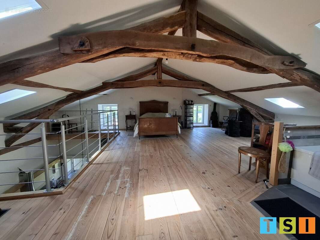 Vallée de la BAROUSSE: maison ancienne rénovée sur un terrain de 865 m². - photo 2
