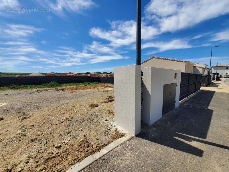 Terrain 635 m² à Sauvian  - photo 2
