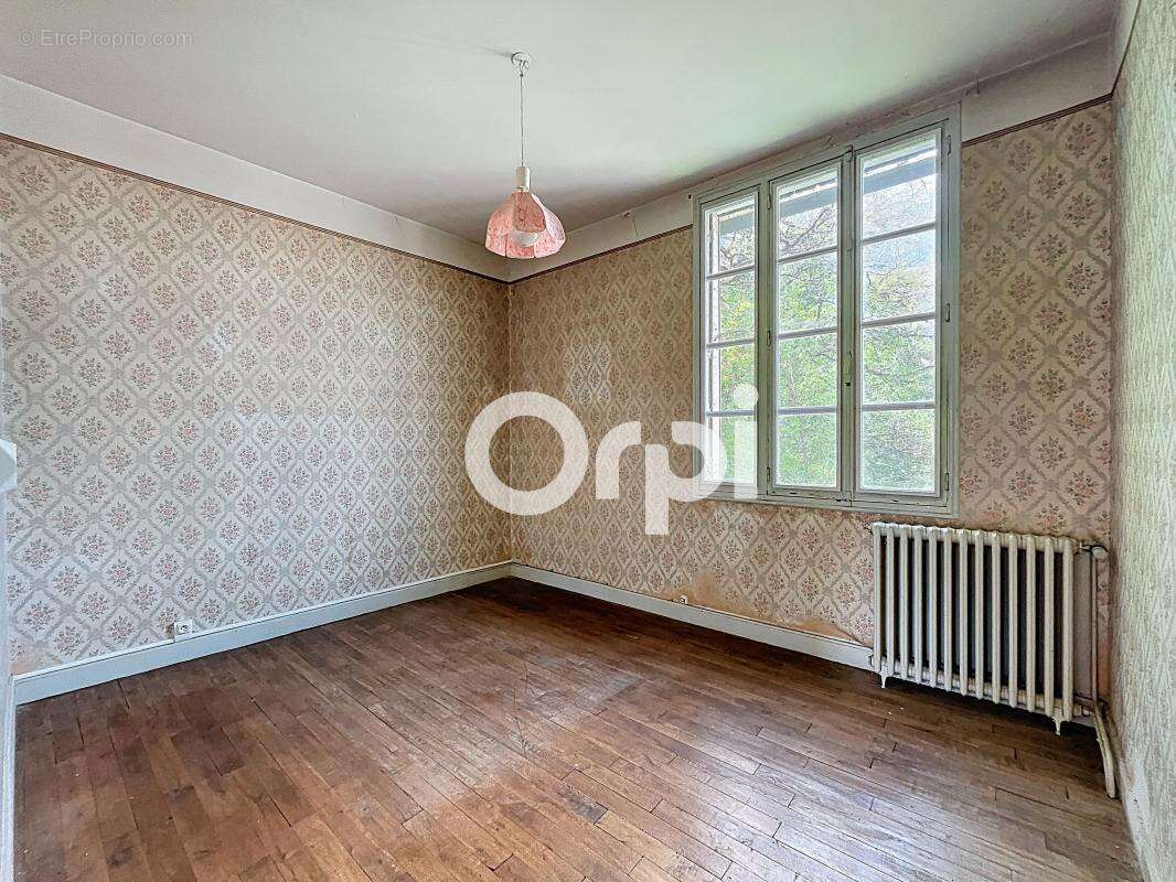 Maison à MONTAIGNAC-SAINT-HIPPOLYTE