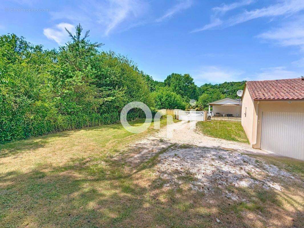 Maison à NOTRE-DAME-DE-SANILHAC