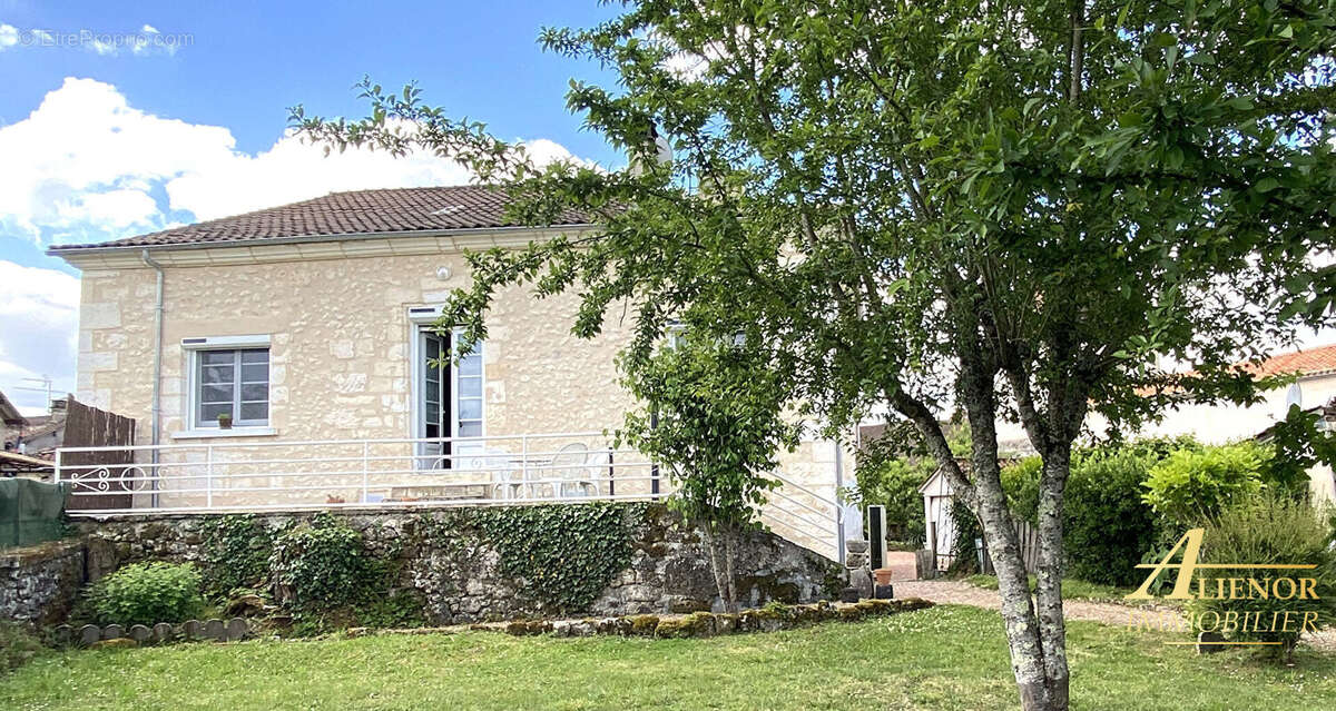 Maison en pierre rénovée avec grange, cour et jardin, proche Brantôme-en-Périgord - photo 15