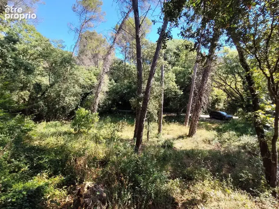 Terrain à LORGUES