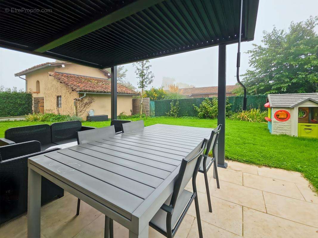 Maison à LA CHAPELLE-DU-CHATELARD