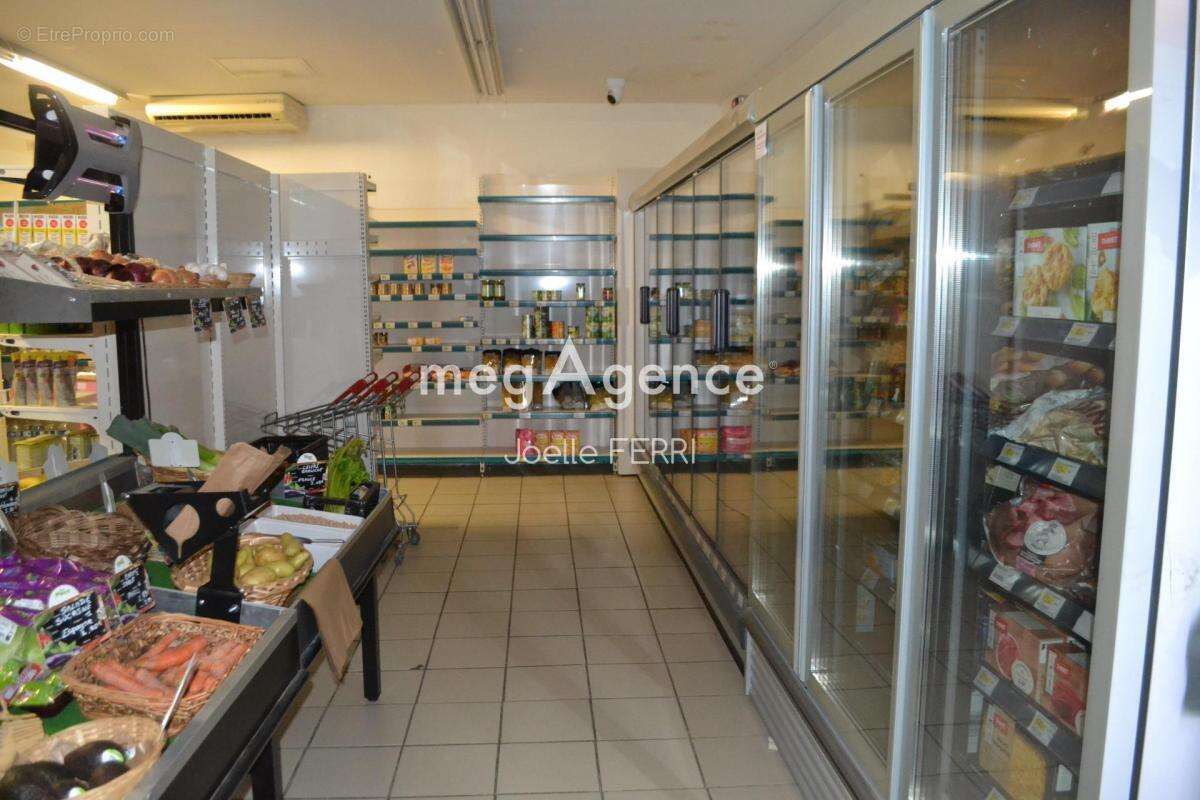 Commerce à MONTLAUR