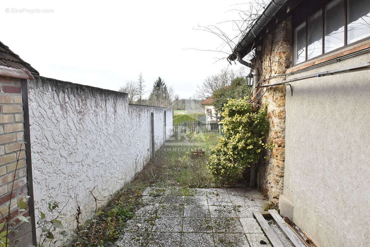 Maison à MAREIL-LE-GUYON