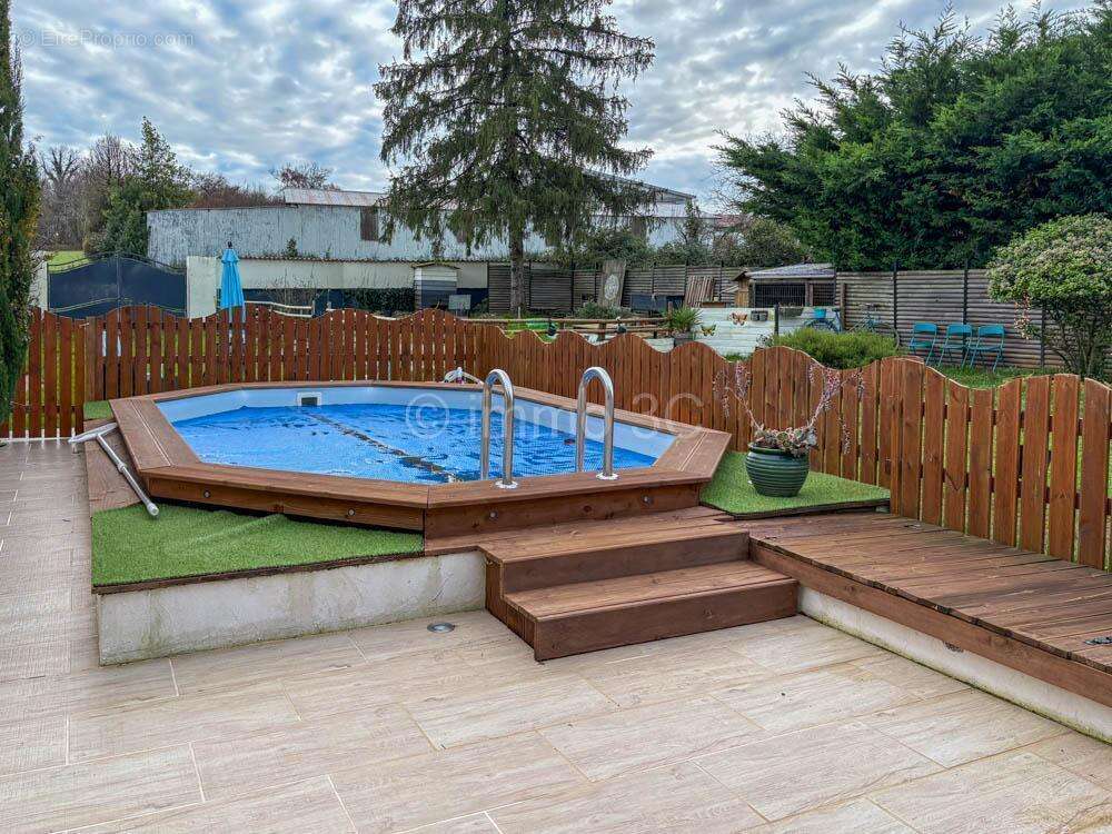 Maison à CHEF-BOUTONNE