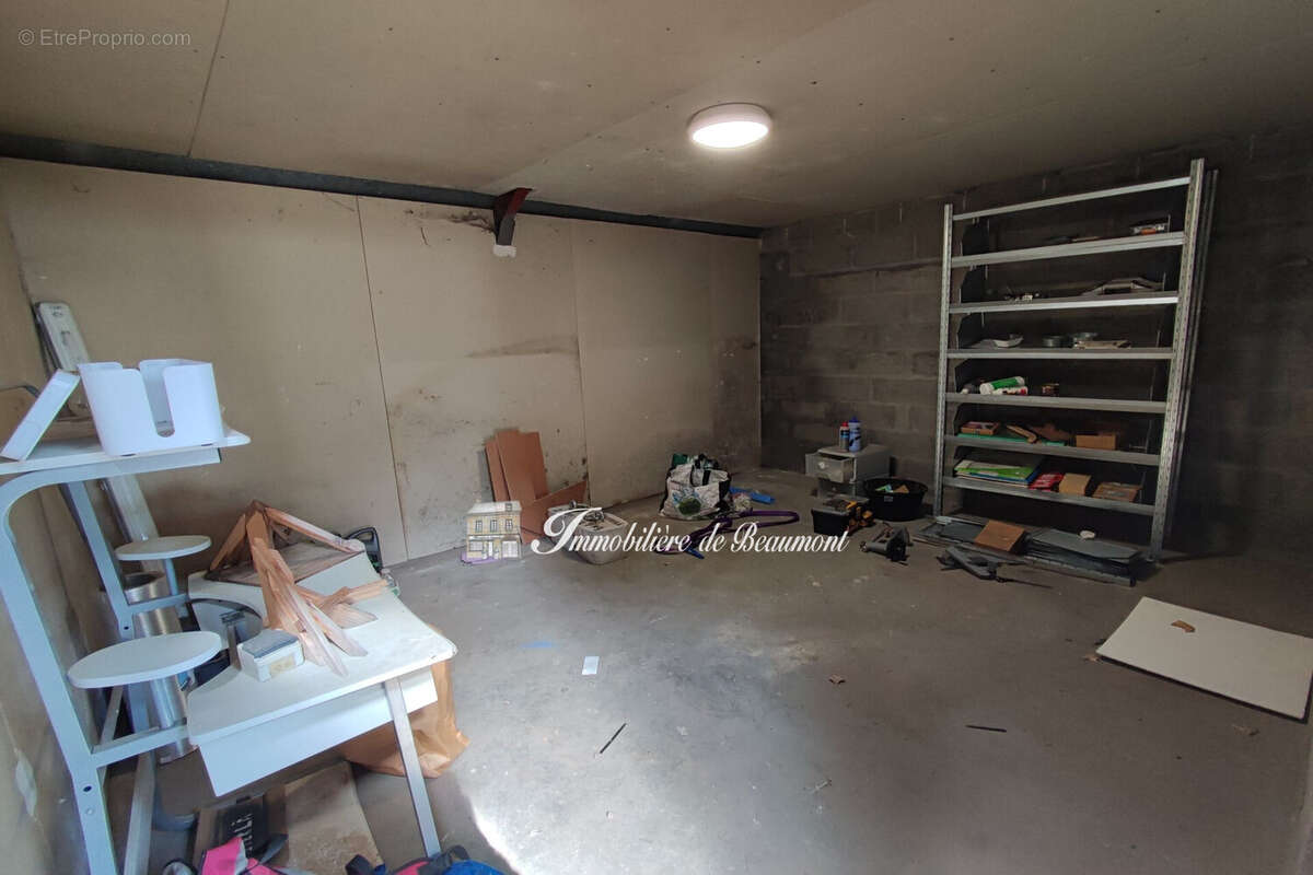 Parking à BEAUMONT-LE-ROGER