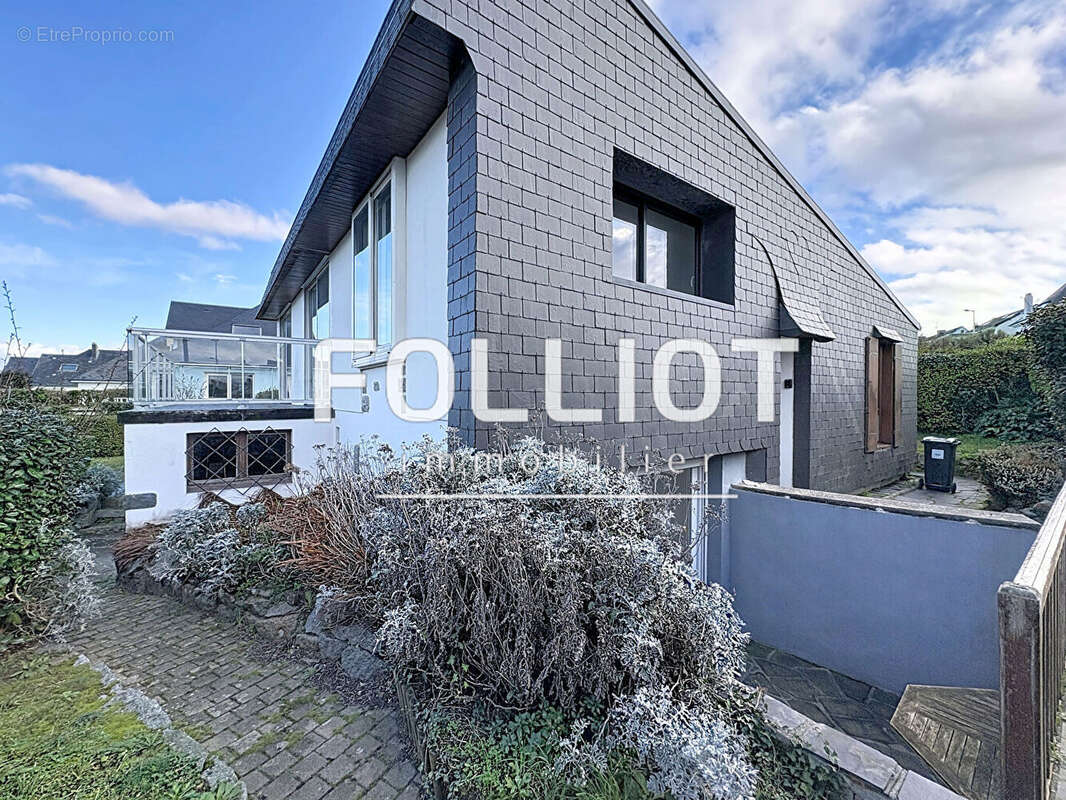 Maison à DONVILLE-LES-BAINS