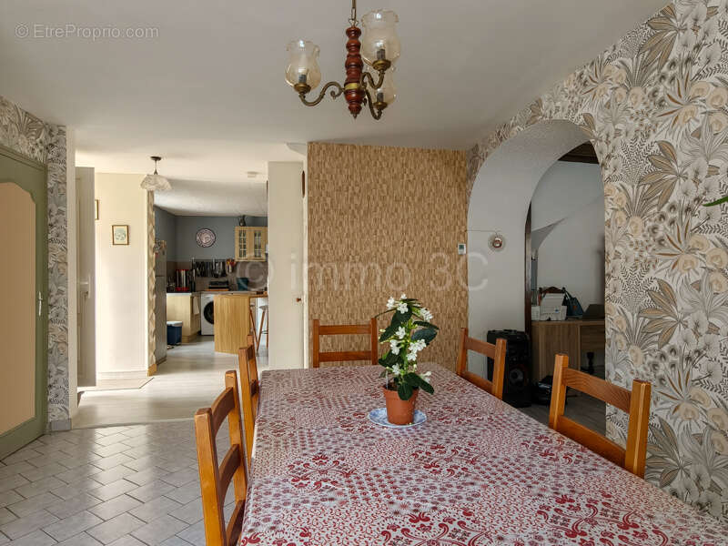 Maison à SAUZE-VAUSSAIS