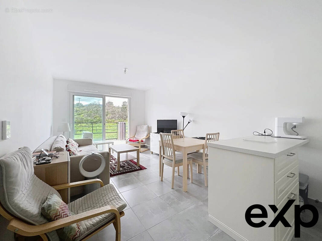 Appartement à ROQUEBRUNE-SUR-ARGENS